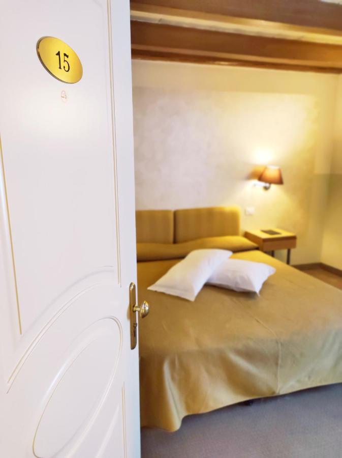 Hotel Dependance Silvestro Garda  Luaran gambar