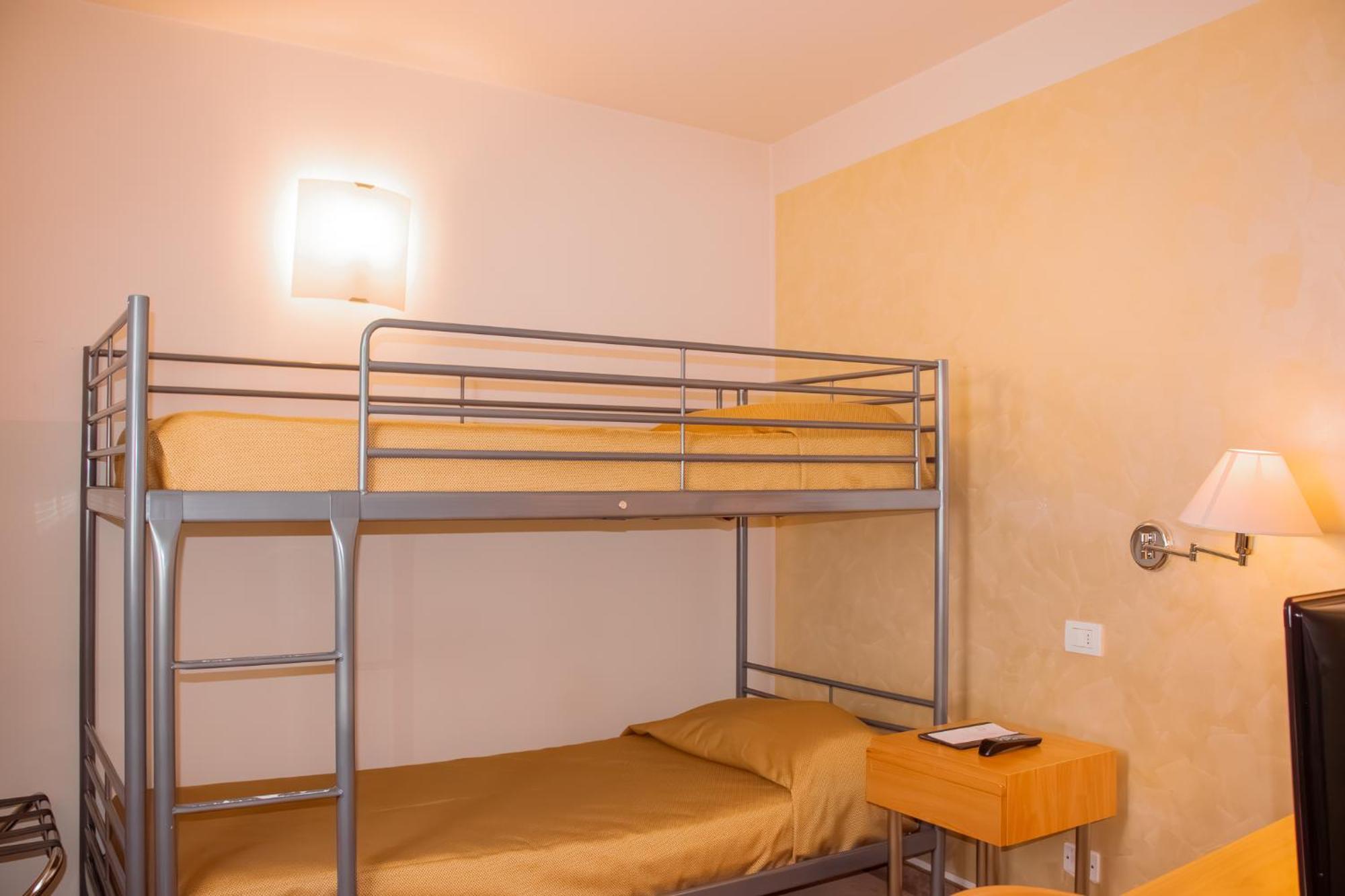 Hotel Dependance Silvestro Garda  Luaran gambar