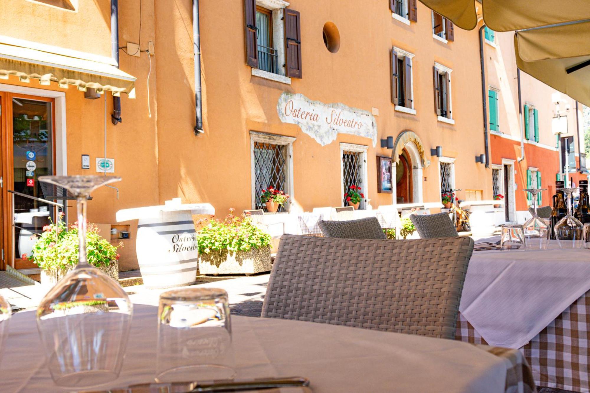 Hotel Dependance Silvestro Garda  Luaran gambar