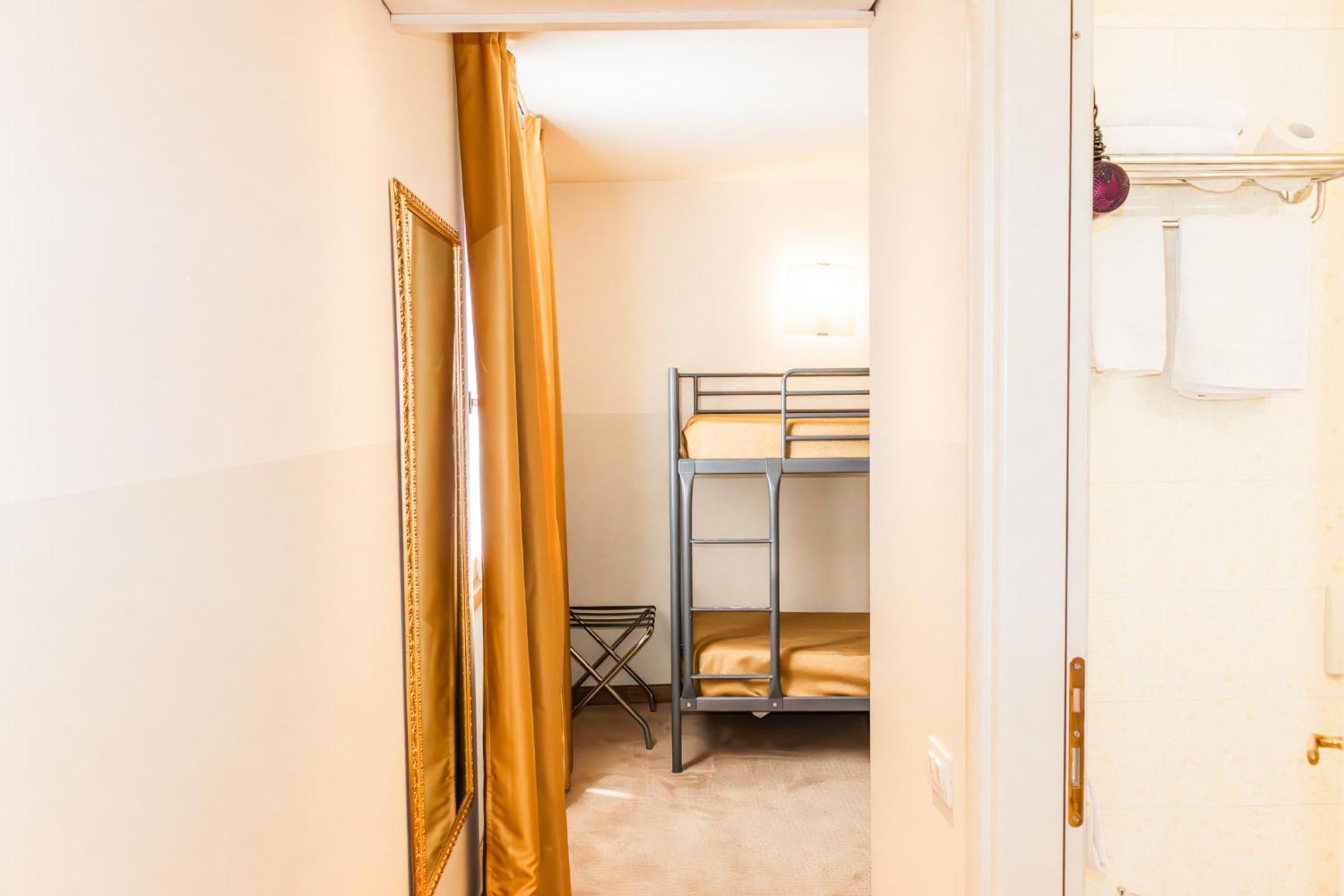 Hotel Dependance Silvestro Garda  Luaran gambar