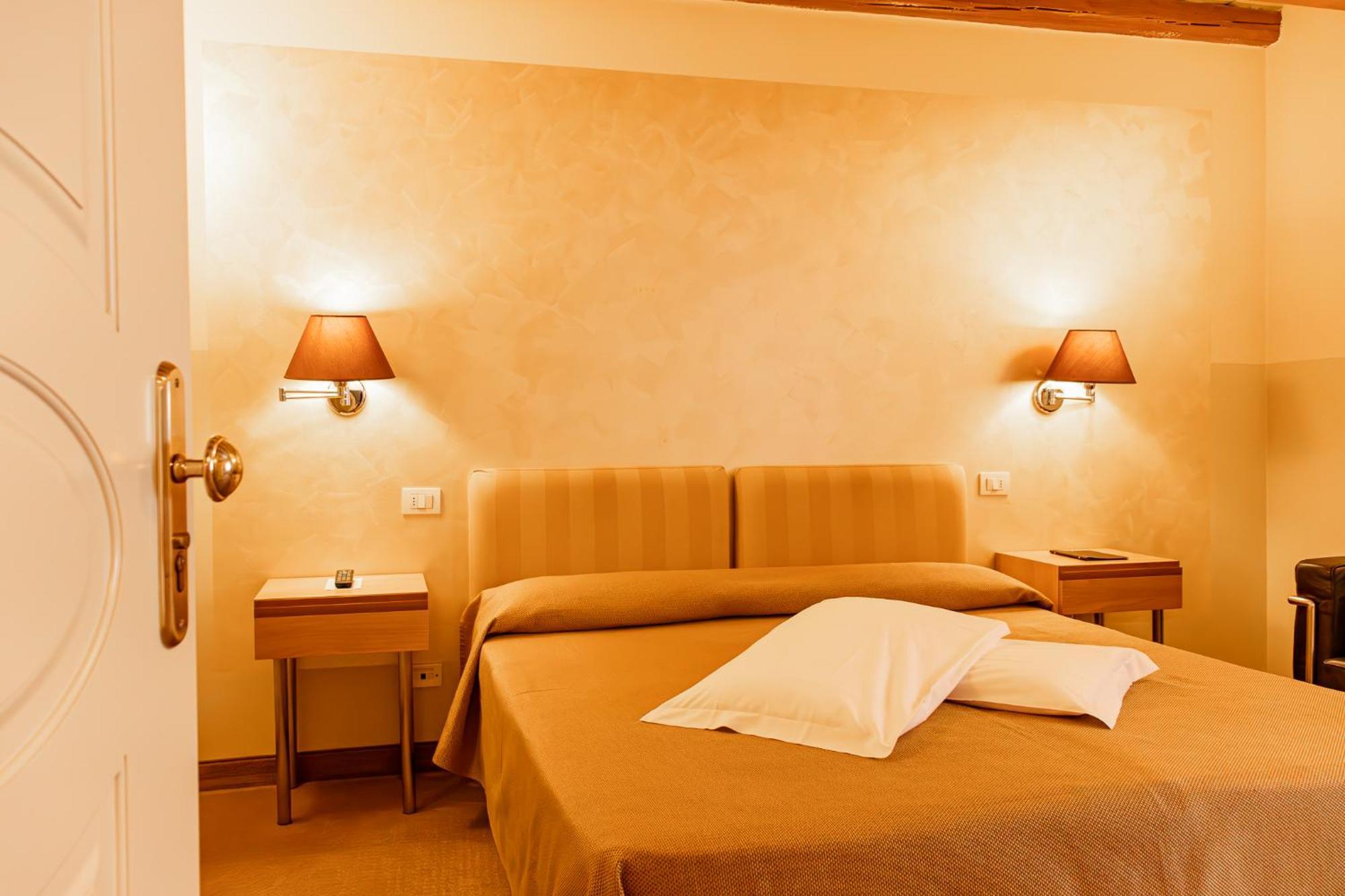 Hotel Dependance Silvestro Garda  Luaran gambar