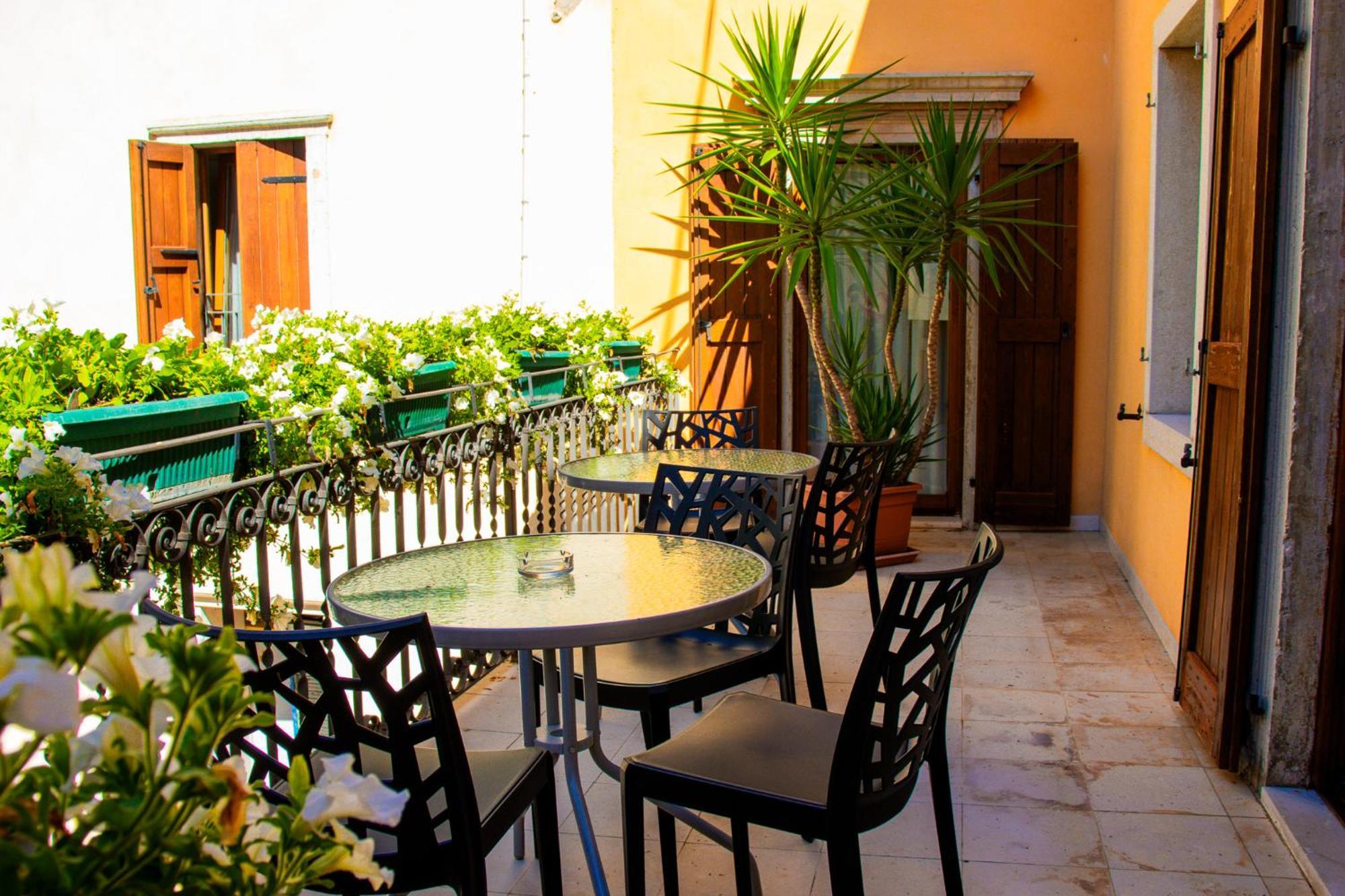 Hotel Dependance Silvestro Garda  Luaran gambar