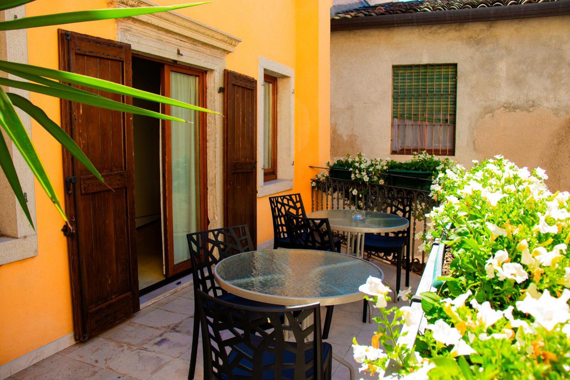 Hotel Dependance Silvestro Garda  Luaran gambar
