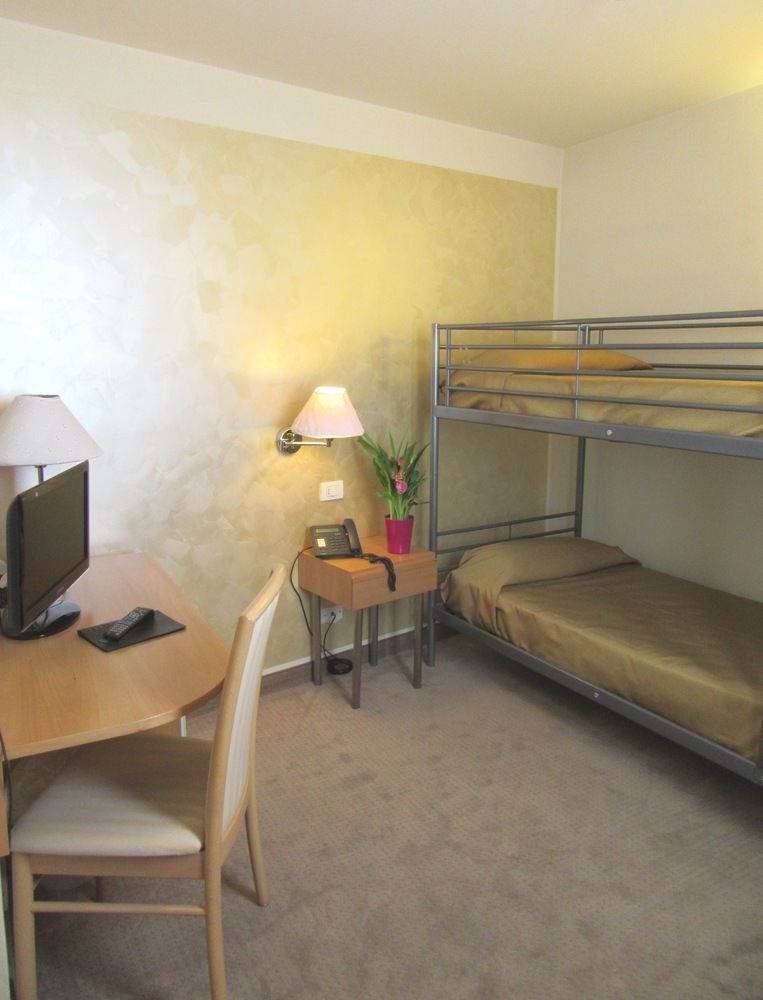 Hotel Dependance Silvestro Garda  Luaran gambar