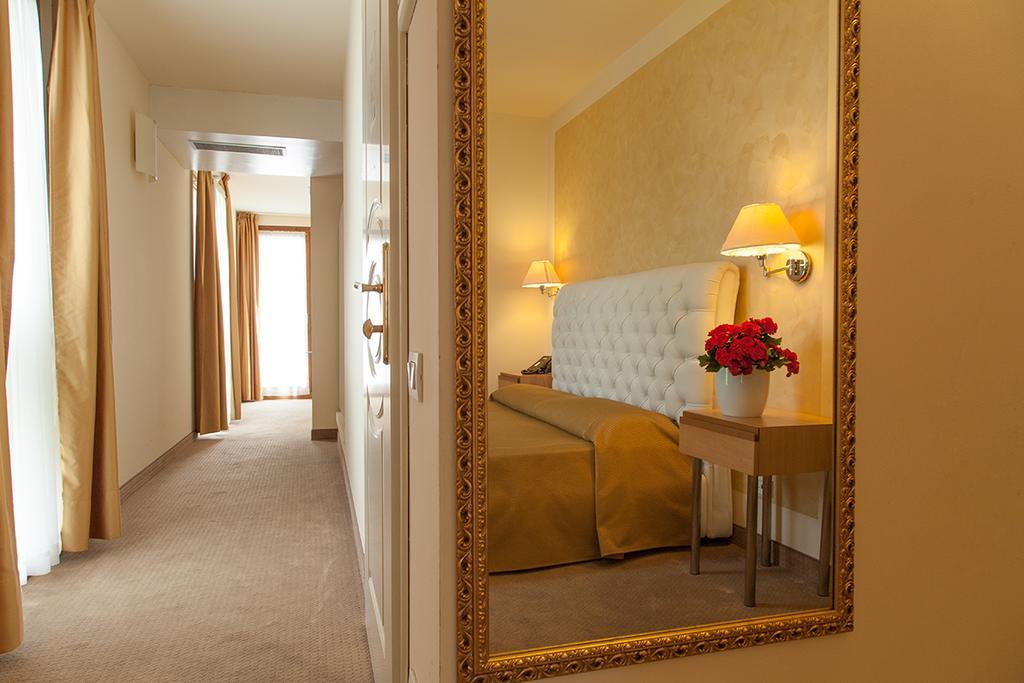 Hotel Dependance Silvestro Garda  Bilik gambar