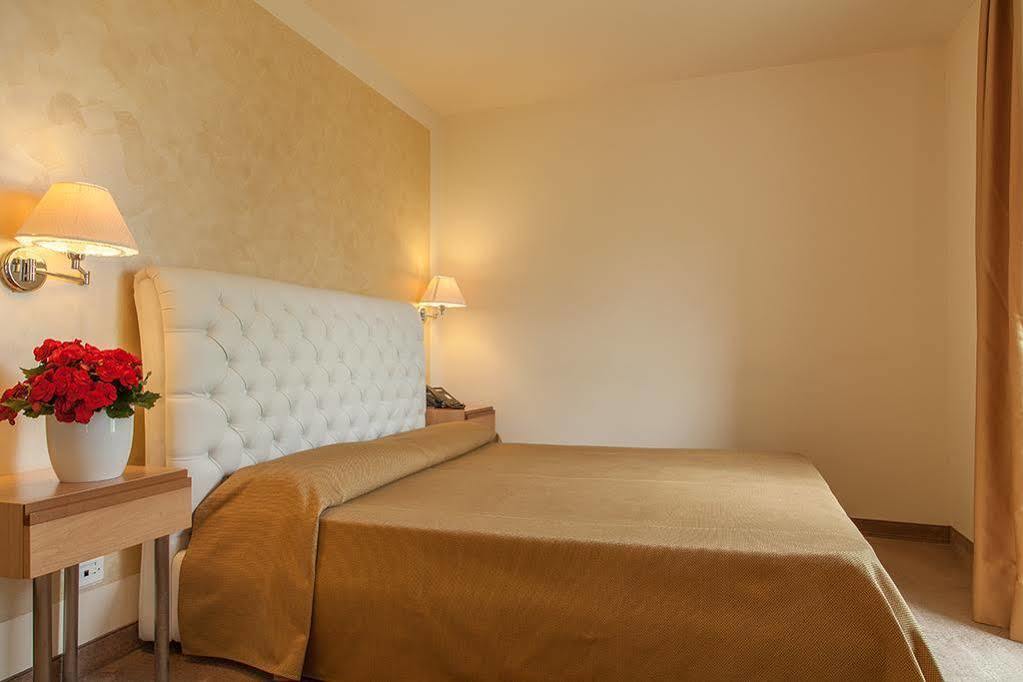Hotel Dependance Silvestro Garda  Luaran gambar